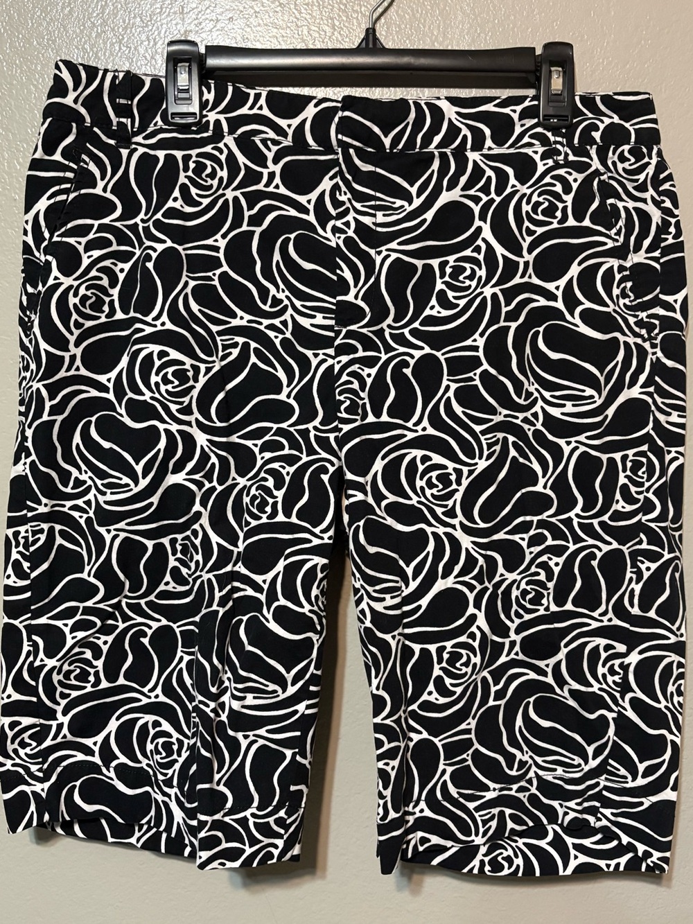 Women’s French Cuff Black & White Floral Print Shorts - Size 14